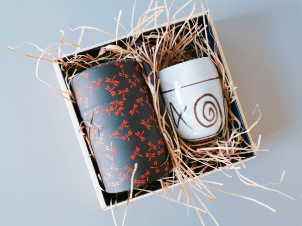 Maison de thé Burstea : coffret de thé à offrir comprenant un thé dans une jolie boite washi avec une tasse japonaise