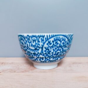 Maison Burstea : bol à thé japonais bleu et blanc. Pensez à nos accessoires comme cadeau pour la fête des mères