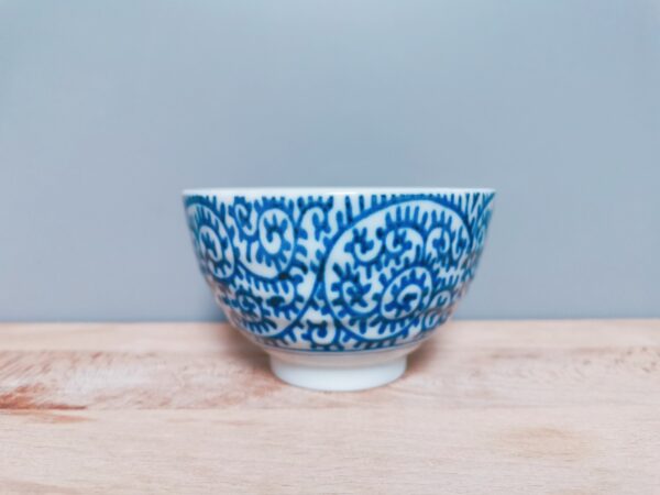 Maison Burstea : bol à thé japonais bleu et blanc. Pensez à nos accessoires comme cadeau pour la fête des mères