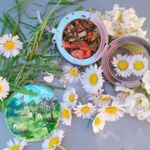 une boule à thé faite main par une peintre française,en association avec la maison de thés normande Burstea. Une belle idée cadeau à offrir à vos mamans