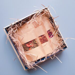 coffret de thé détente de la maison de thé normande Burstea. Thé vert, thé noir et rooïbos